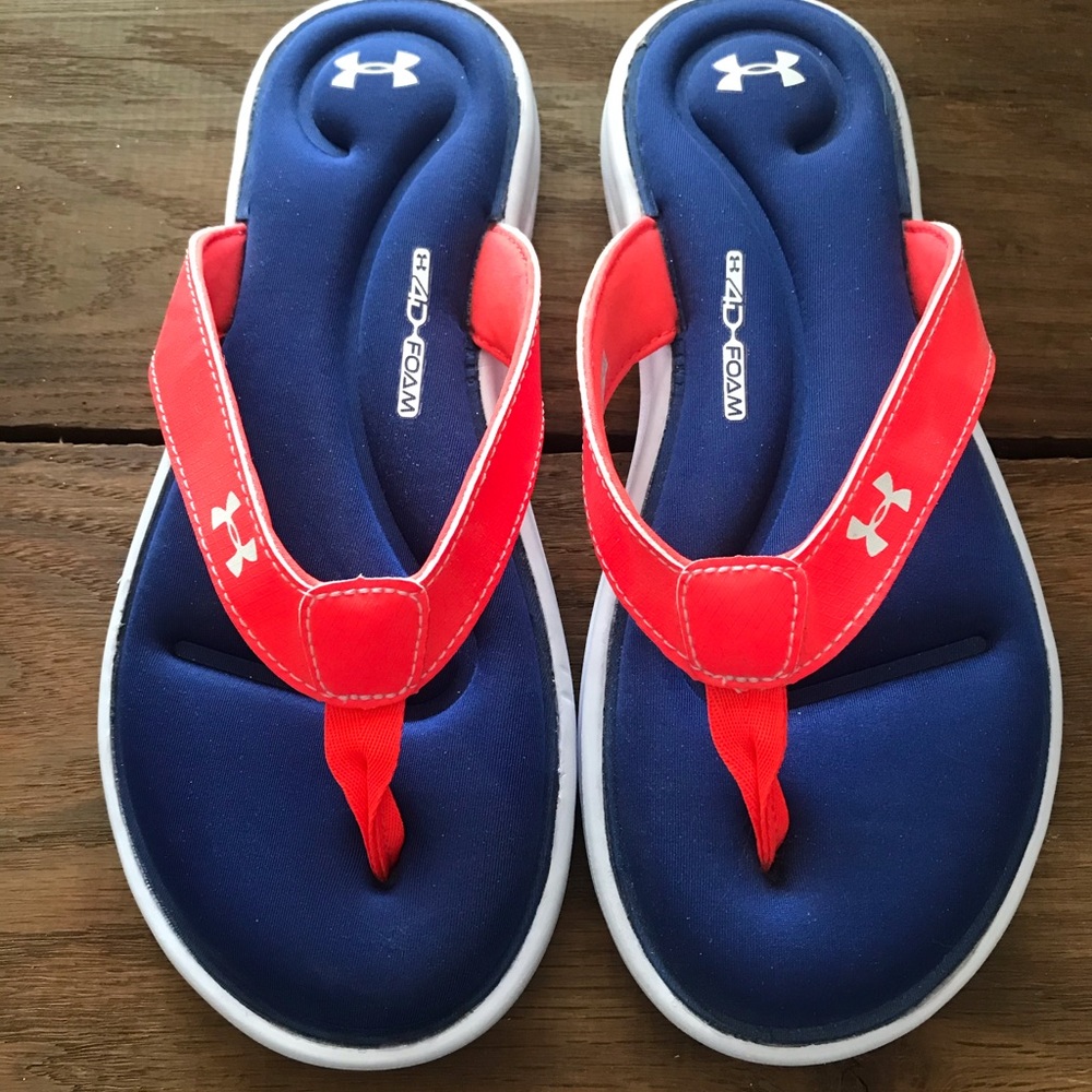 NWOT Under Armour flip flops